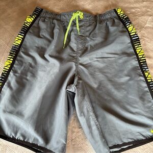 Nike Men's Swim Trunks In Size Large Gray & Neon Yellow 🏊‍♂️